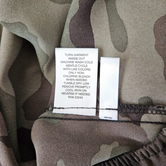 New York & Company Camo Print Blouse – Size M | Long Sleeve V-Neck Tunic - NWT - Picture 7 of 8